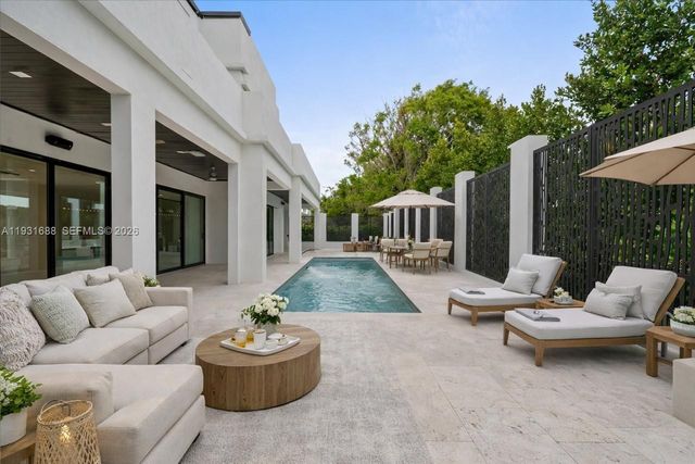 3800 Crayton Road, Naples, FL 34103