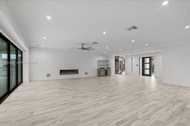 3800 Crayton Road, Naples, FL 34103