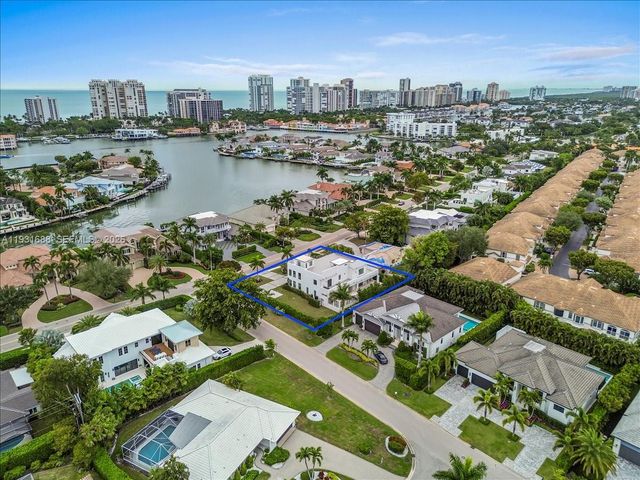 3800 Crayton Road, Naples, FL 34103