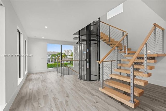 3800 Crayton Road, Naples, FL 34103