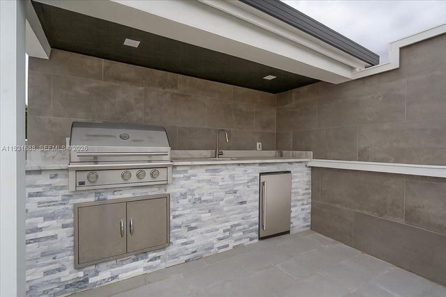 3800 Crayton Road, Naples, FL 34103