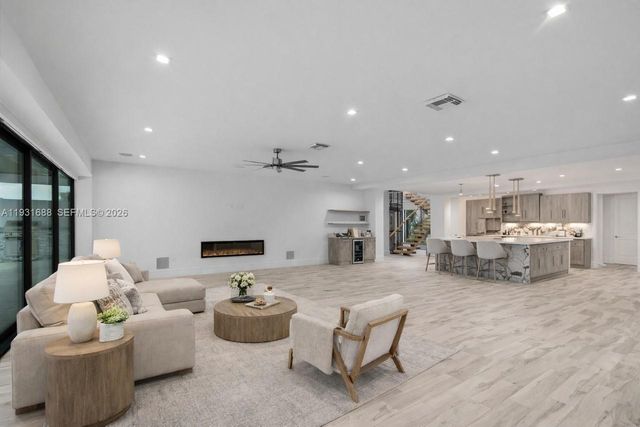 3800 Crayton Road, Naples, FL 34103