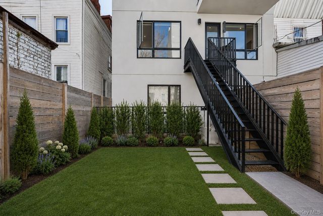 1009 Hancock Street 2R, Brooklyn, NY 11221