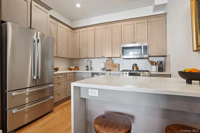 1009 Hancock Street 2R, Brooklyn, NY 11221