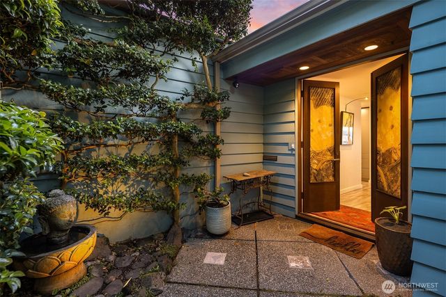 8917 Fauntleroy Way SW, Seattle, WA 98136