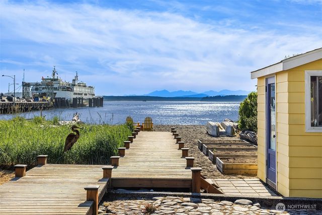 8917 Fauntleroy Way SW, Seattle, WA 98136