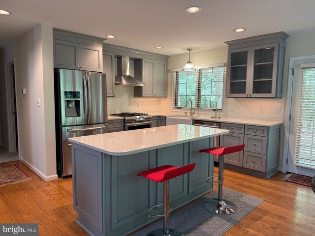 8376 SUMMERBEAM DR, King George, VA 22485