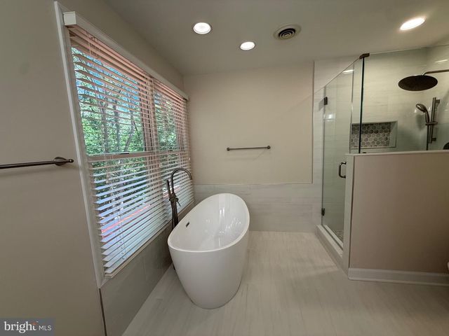 8376 SUMMERBEAM DR, King George, VA 22485