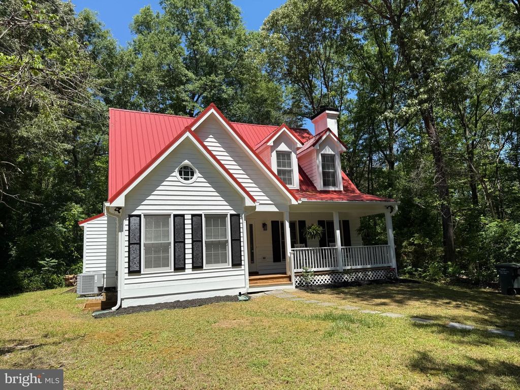 8376 SUMMERBEAM DR, King George, VA 22485