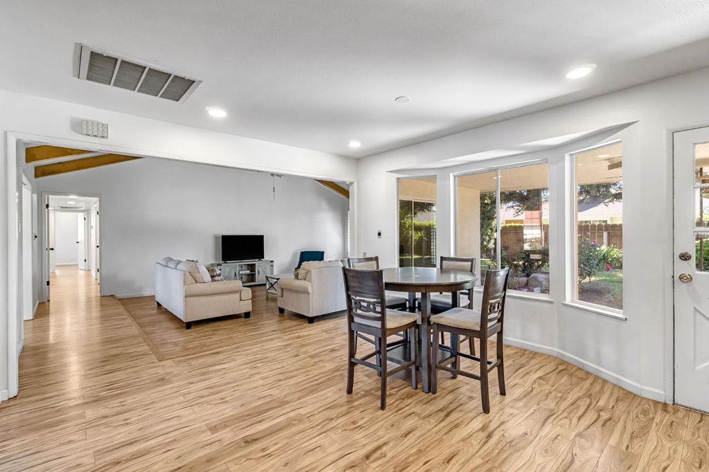 Image 11 of property listing at 7656 N Hayston Avenue, Fresno, CA 93720