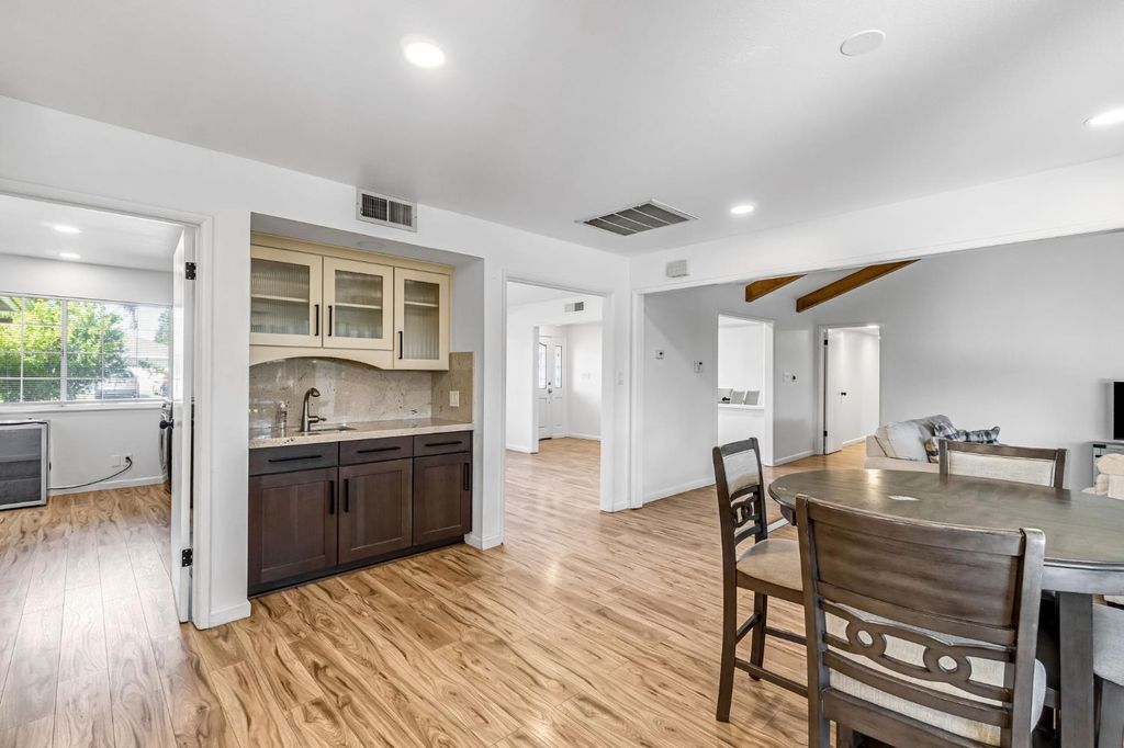 Image 12 of property listing at 7656 N Hayston Avenue, Fresno, CA 93720