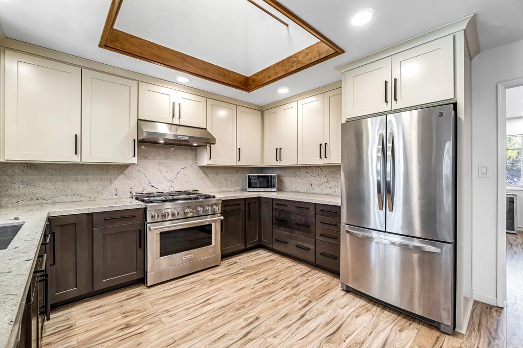 Image 16 of property listing at 7656 N Hayston Avenue, Fresno, CA 93720