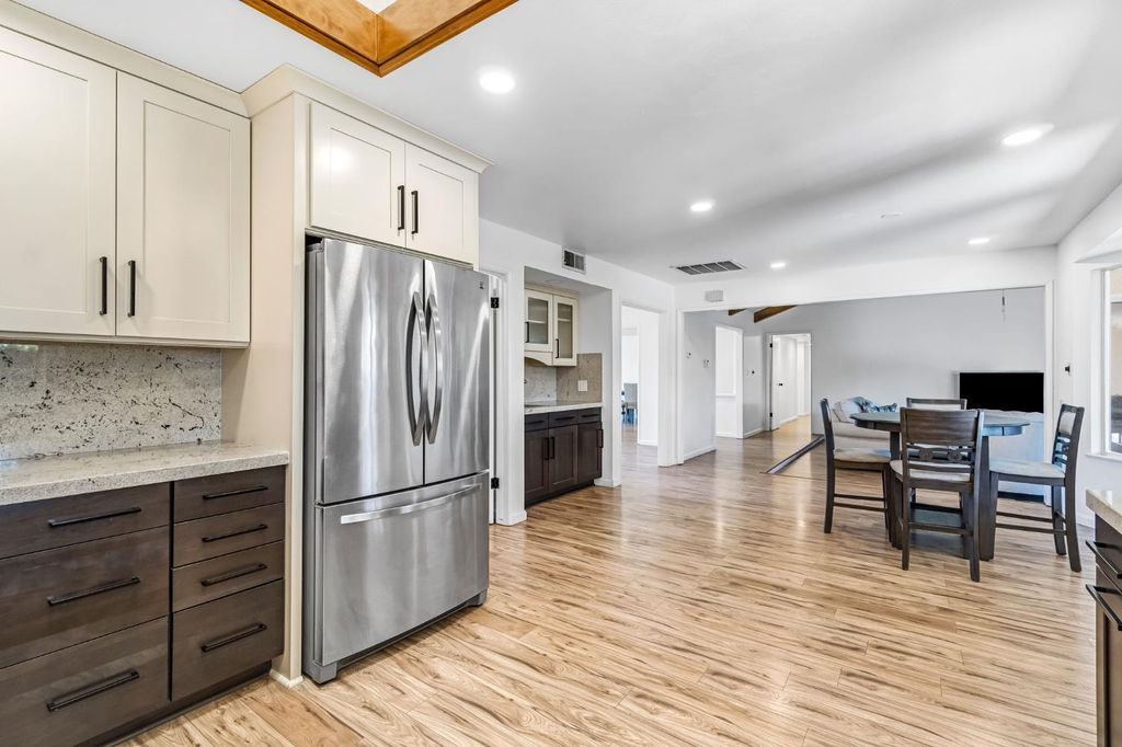 Image 17 of property listing at 7656 N Hayston Avenue, Fresno, CA 93720