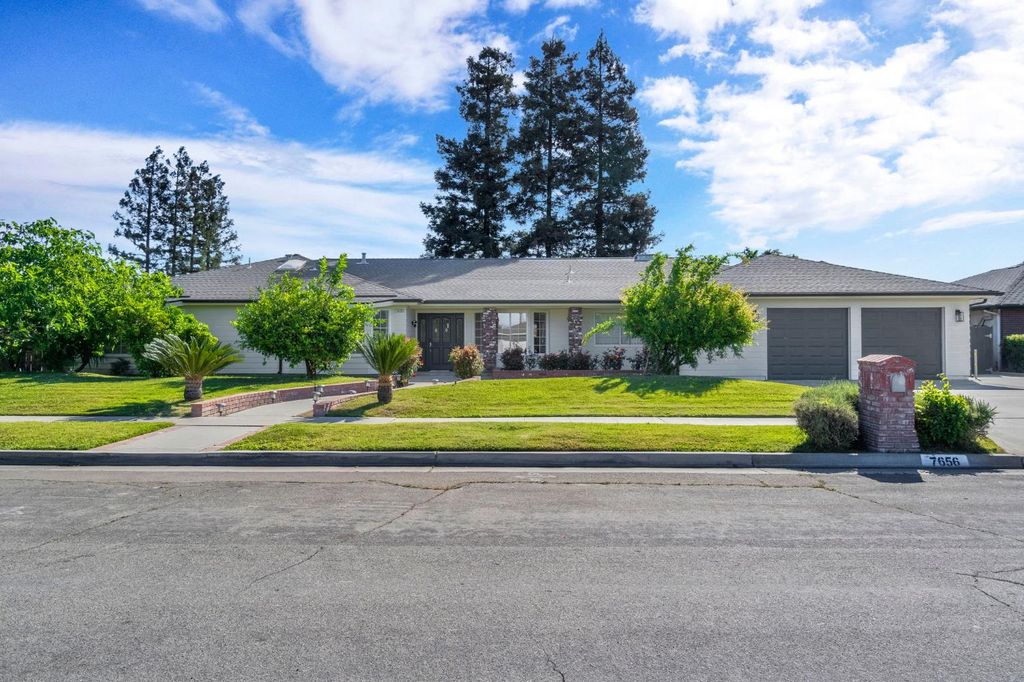Image 2 of property listing at 7656 N Hayston Avenue, Fresno, CA 93720