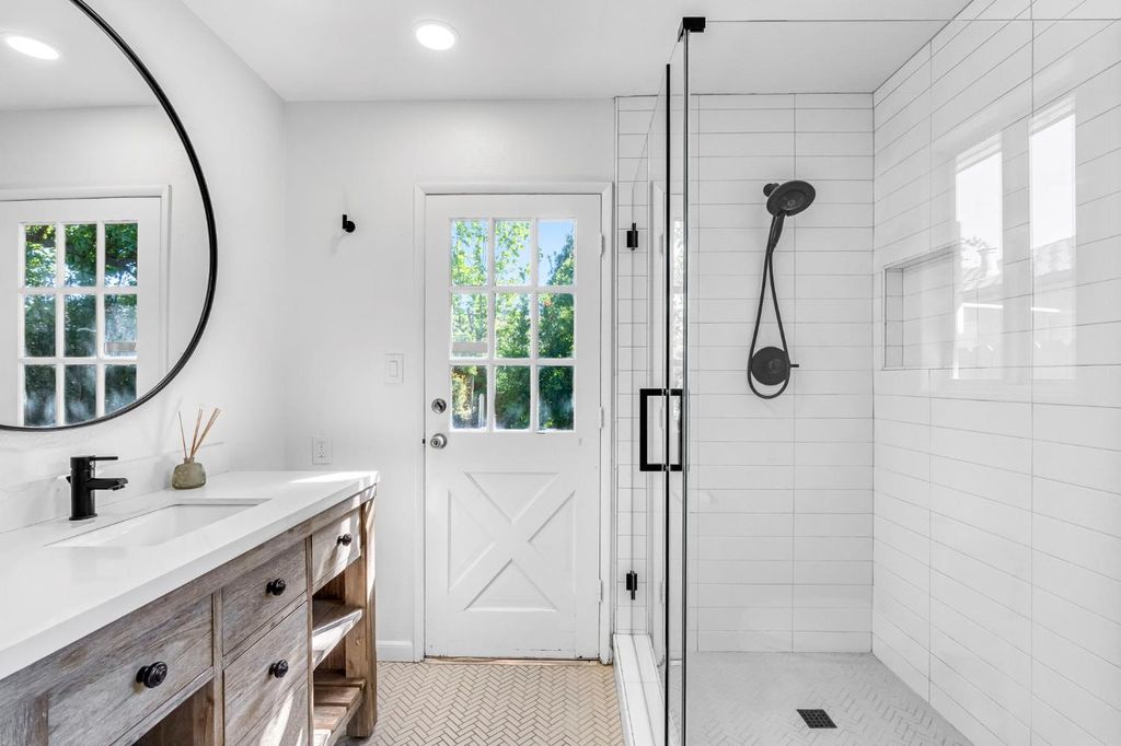 Image 27 of property listing at 7656 N Hayston Avenue, Fresno, CA 93720