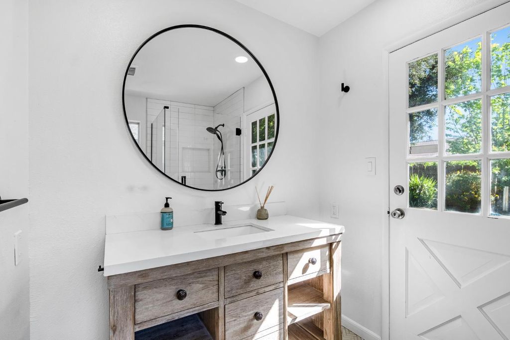 Image 28 of property listing at 7656 N Hayston Avenue, Fresno, CA 93720