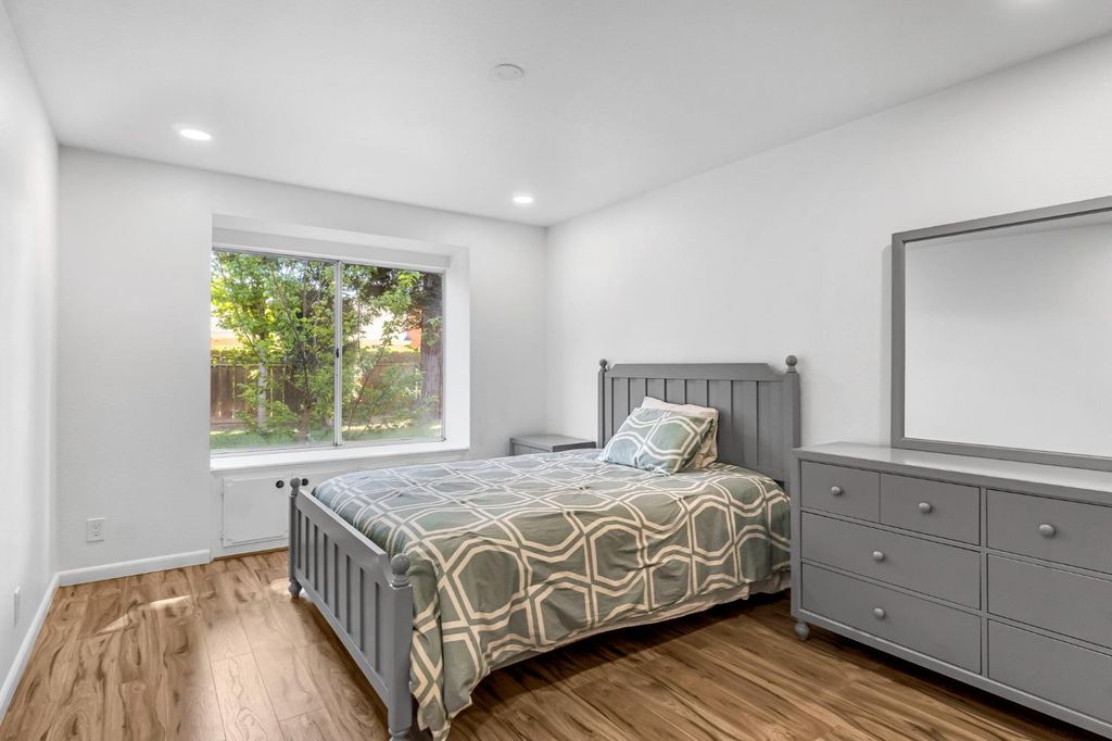 Image 29 of property listing at 7656 N Hayston Avenue, Fresno, CA 93720