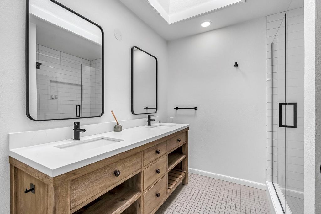 Image 31 of property listing at 7656 N Hayston Avenue, Fresno, CA 93720