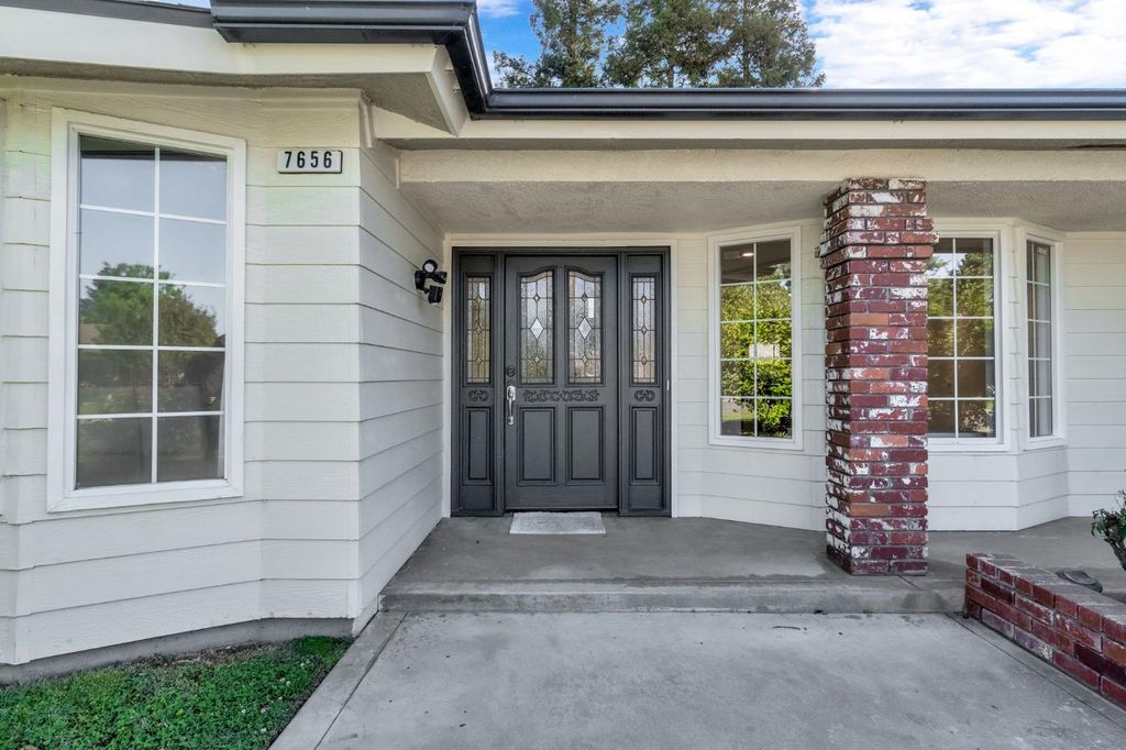 Image 4 of property listing at 7656 N Hayston Avenue, Fresno, CA 93720