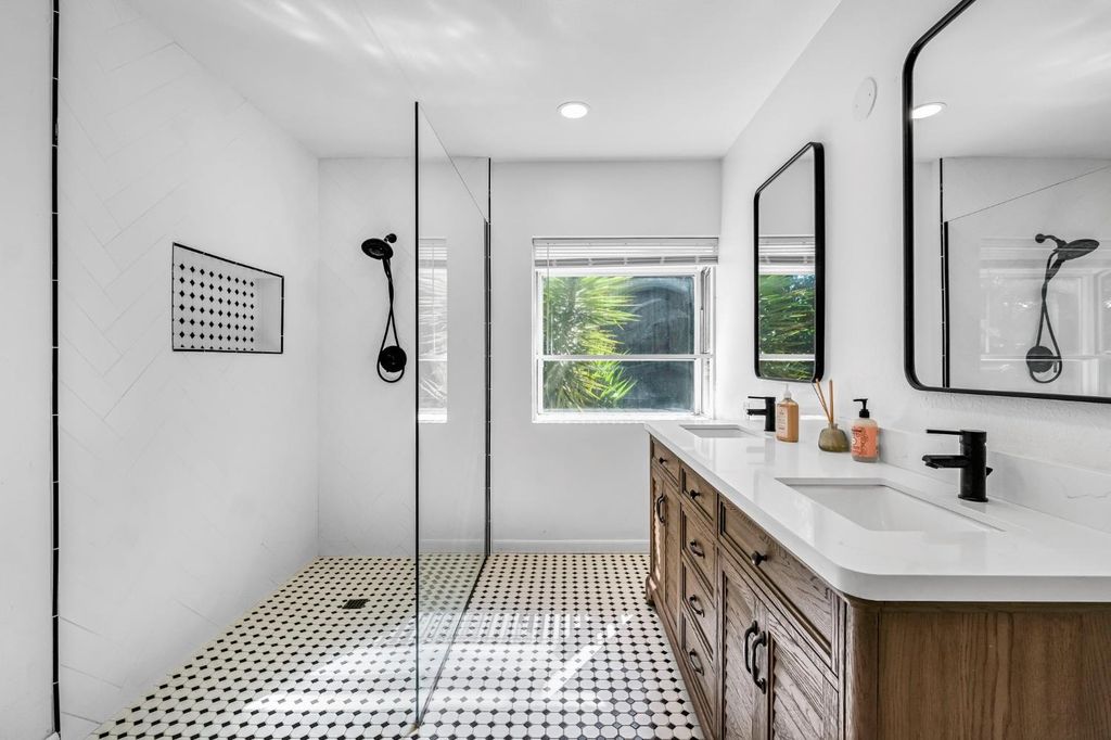 Image 41 of property listing at 7656 N Hayston Avenue, Fresno, CA 93720