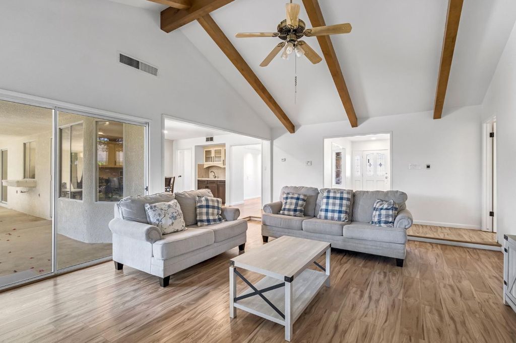 Image 9 of property listing at 7656 N Hayston Avenue, Fresno, CA 93720