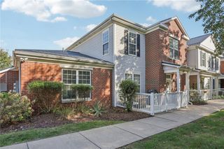 208 Sonie Dr, Ohio Twp, PA 15143