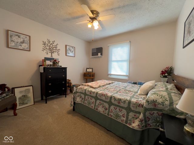 7674 Deerfield Drive, Greenfield, IN 46140