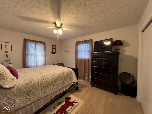 7674 Deerfield Drive, Greenfield, IN 46140