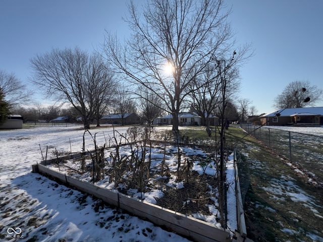 7674 Deerfield Drive, Greenfield, IN 46140