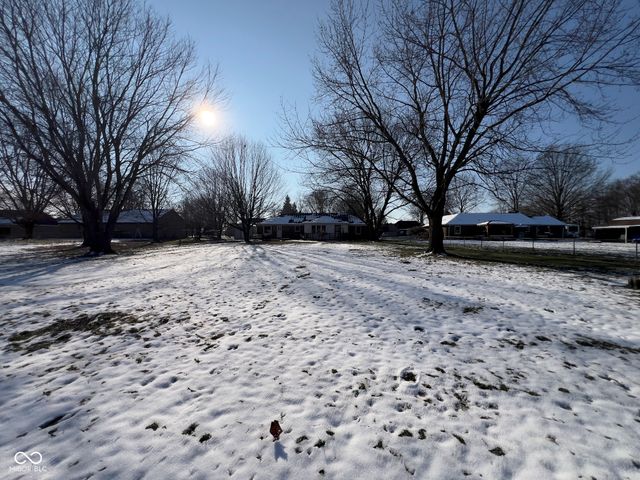 7674 Deerfield Drive, Greenfield, IN 46140