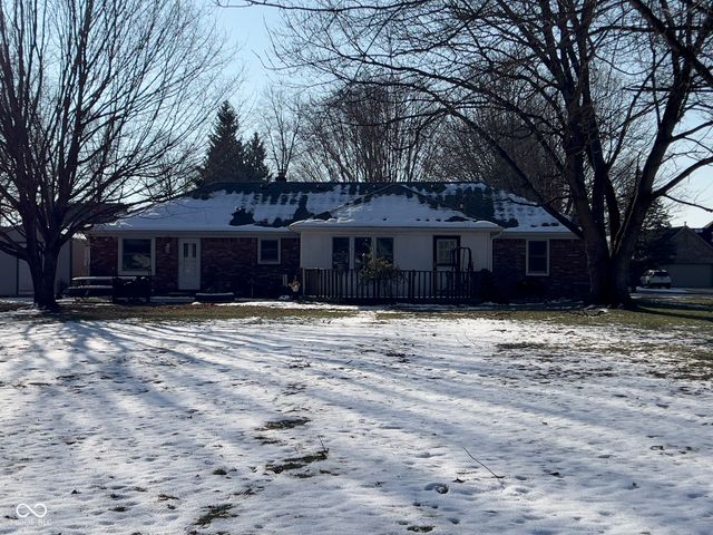 7674 Deerfield Drive, Greenfield, IN 46140