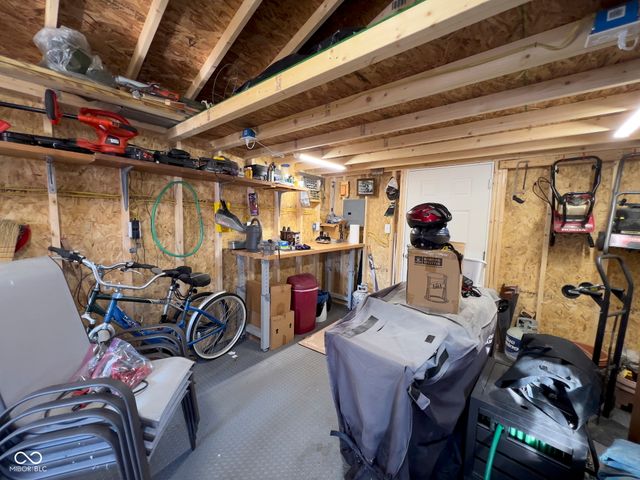 7674 Deerfield Drive, Greenfield, IN 46140