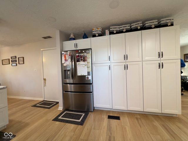 7674 Deerfield Drive, Greenfield, IN 46140