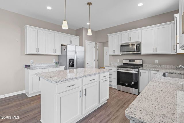 199 Valley Hall Drive, Perrysburg, OH 43551