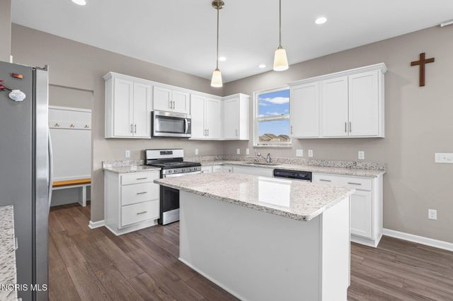 199 Valley Hall Drive, Perrysburg, OH 43551