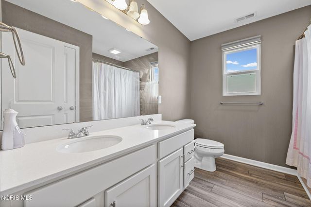 199 Valley Hall Drive, Perrysburg, OH 43551