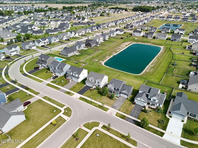 199 Valley Hall Drive, Perrysburg, OH 43551