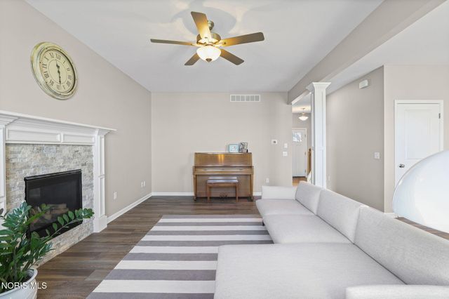 199 Valley Hall Drive, Perrysburg, OH 43551