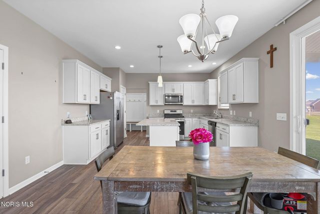 199 Valley Hall Drive, Perrysburg, OH 43551