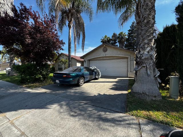 435 Blueridge Drive, Madera, CA 93637