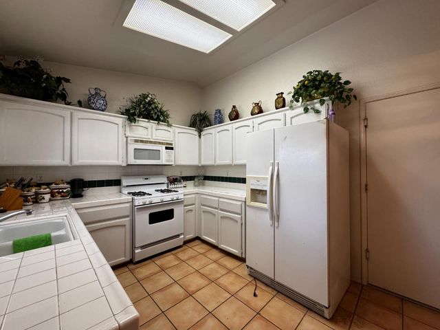 435 Blueridge Drive, Madera, CA 93637