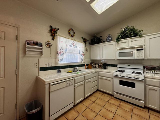 435 Blueridge Drive, Madera, CA 93637