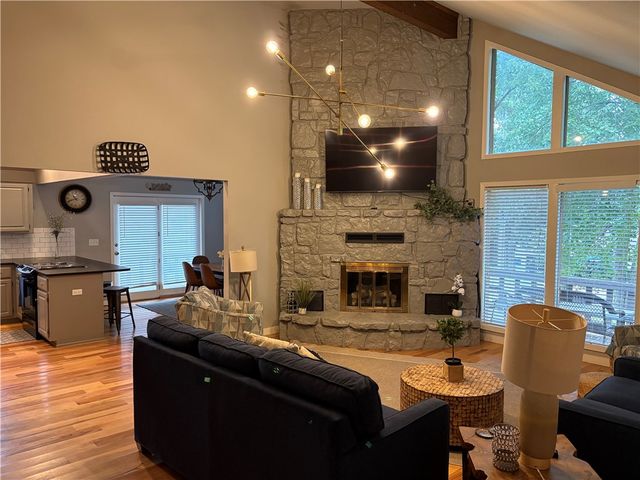 80 Mayfair Drive, Bella Vista, AR 72715