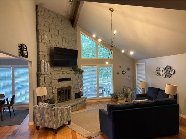 80 Mayfair Drive, Bella Vista, AR 72715