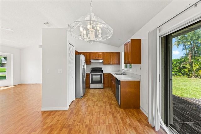 2923 SE Bella Rd, Port St Lucie, FL 34984