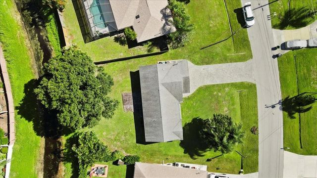 2923 SE Bella Rd, Port St Lucie, FL 34984