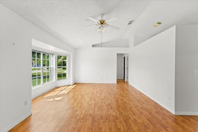 2923 SE Bella Rd, Port St Lucie, FL 34984