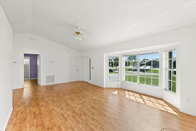 2923 SE Bella Rd, Port St Lucie, FL 34984