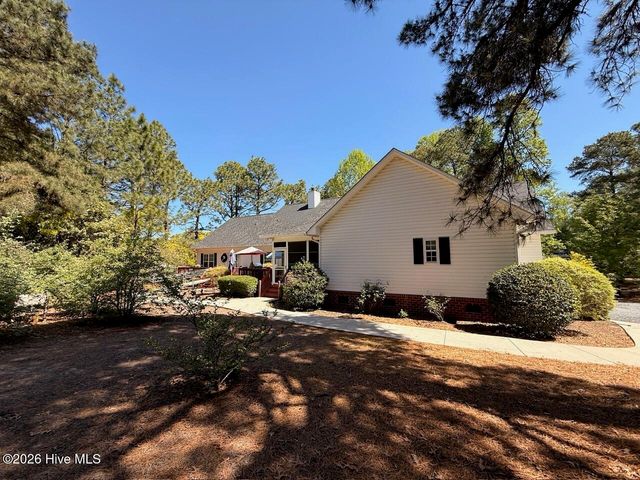 109 Sweetbriar Court, West End, NC 27376