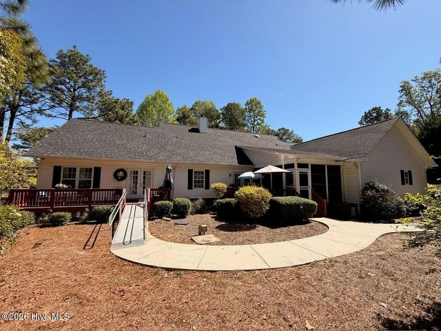 109 Sweetbriar Court, West End, NC 27376